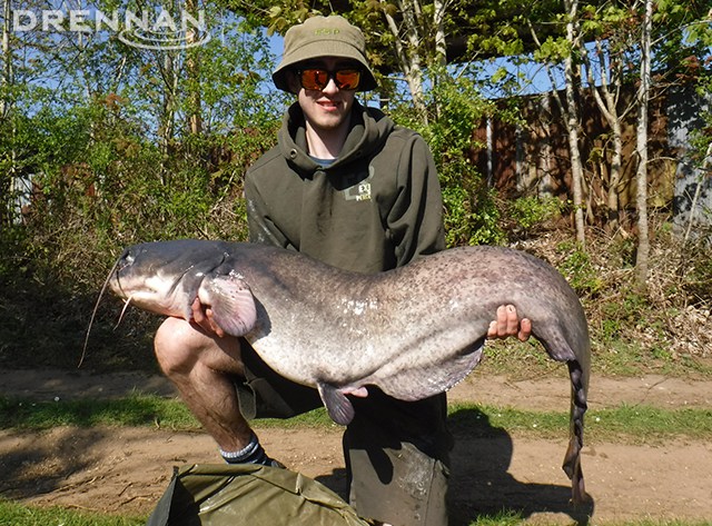 Drennan's Jack Griffiths tames 102lb catfish on Drennan Waggler, float and  worm!